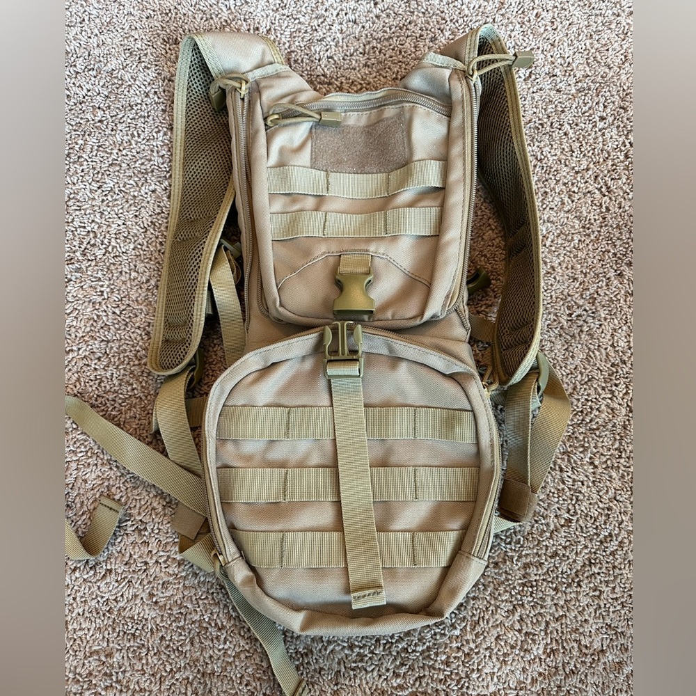 Tactical hydration backpack with 2.5 L bladder